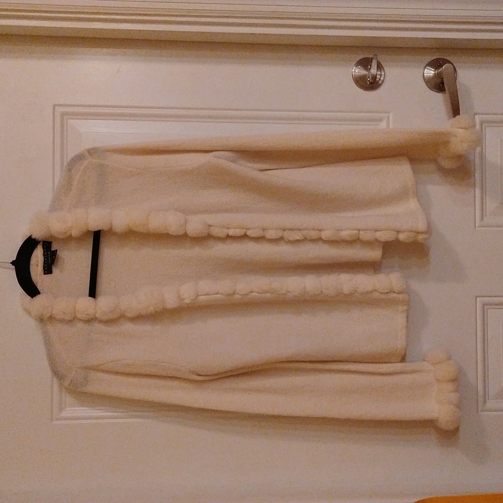 NWT David Dart Collection Cream Cardigan Women's Size Small with puffballs SOFT